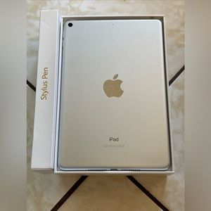 Apple iPad Mini (Wi-Fi, 256GB) - Silver New Condition